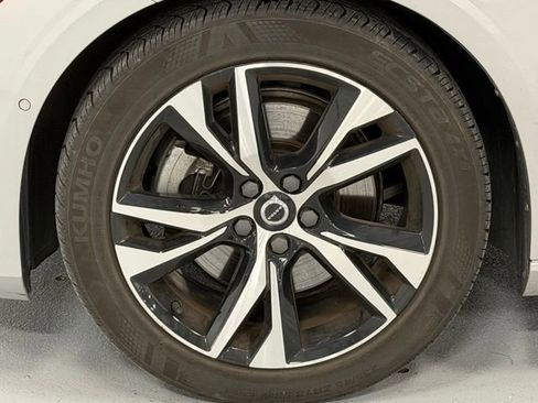 Used 2023 Volvo S60 B5 Plus image 9