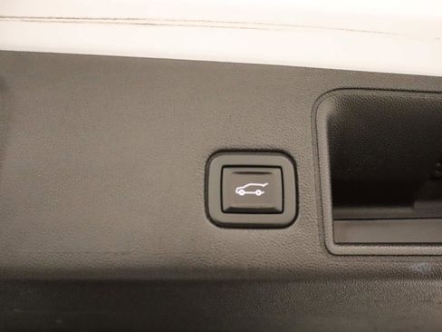 Used 2020 GMC Terrain SLE w/ Driver Convenience Package image 18