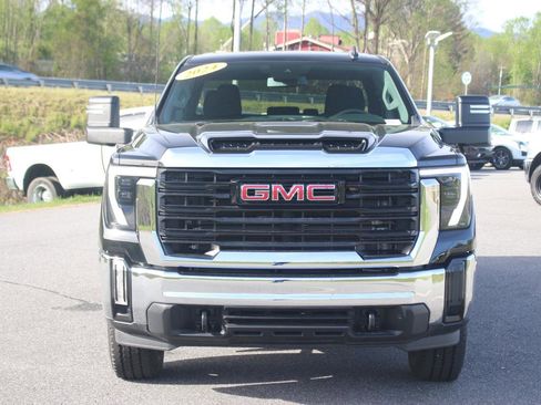 Used 2024 GMC Sierra 2500 Pro AWD/4WD image 2