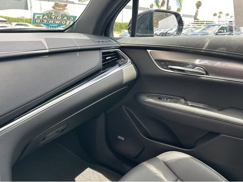 Certified 2024 Cadillac XT6 Luxury AWD/4WD image 5