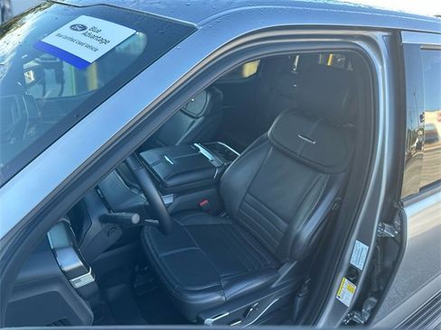 Used 2025 Ford F150 Platinum w/ FX4 Off-Road Package image 12