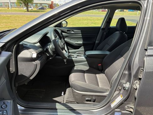 Used 2025 Nissan Altima 2.5 SV FWD image 27