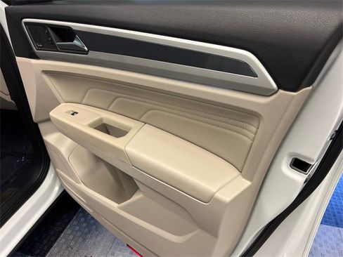 Certified 2021 Volkswagen Atlas SEL Premium image 12