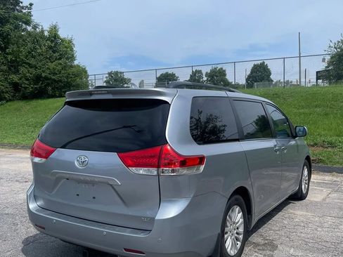Used 2011 Toyota Sienna XLE w/ Premium Pkg FWD image 8