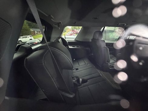 Used 2016 Chevrolet Tahoe LT w/ Luxury Package RWD image 5