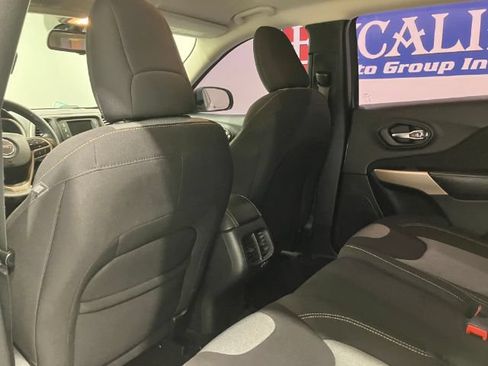 Used 2017 Jeep Cherokee Sport w/ Trailer Tow Group AWD/4WD image 30