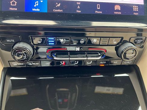 New 2025 Jeep Grand Cherokee L Limited w/ Luxury Tech Group II image 42