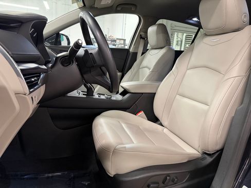 Certified 2022 Cadillac XT4 Luxury w/ Driver Awareness Package FWD image 5