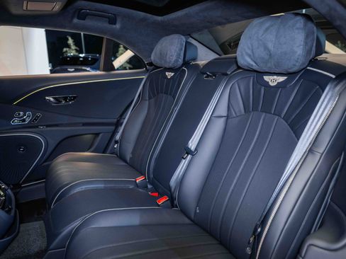 Used 2024 Bentley Flying Spur V8 image 20