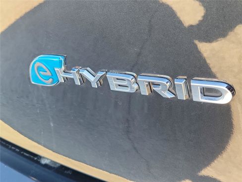 Used 2023 Chrysler Pacifica Touring-L FWD image 6