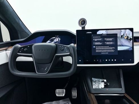 Used 2023 Tesla Model X image 5