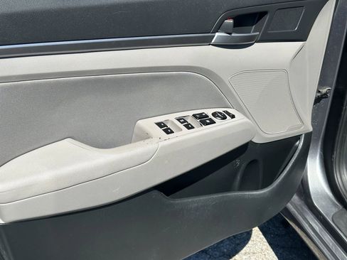 Used 2019 Hyundai Elantra SEL image 24