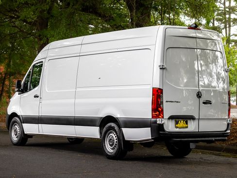 Used 2022 Mercedes-Benz Sprinter 2500 image 51