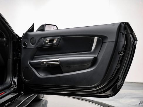 Used 2020 Ford Mustang Shelby GT500 w/ Carbon Fiber Track Pack image 59