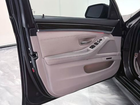 Used 2013 BMW 550i Sedan RWD image 17