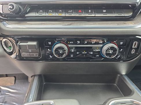 Used 2023 Chevrolet Silverado 1500 LTZ AWD/4WD image 23