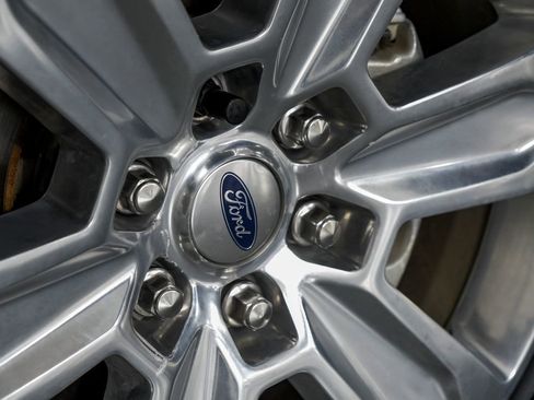 Used 2018 Ford F150 Platinum w/ Equipment Group 701A Luxury image 60