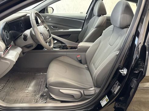 Used 2025 Hyundai Elantra SEL FWD image 10