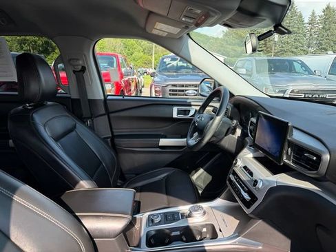 Used 2024 Ford Explorer XLT w/ Equipment Group 202A AWD/4WD image 32