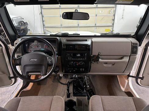 Used 2005 Jeep Wrangler Rubicon image 17