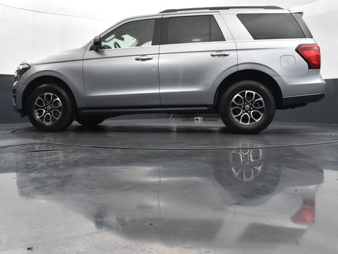 Used 2024 Ford Expedition XLT image 37