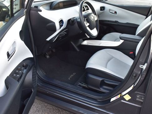 Used 2016 Toyota Prius Three Touring image 17