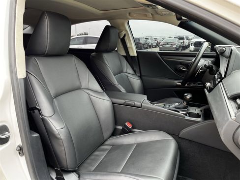 Used 2023 Lexus ES 300h w/ Premium Package image 25