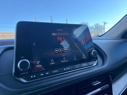 Used 2022 Nissan Rogue SV image 18