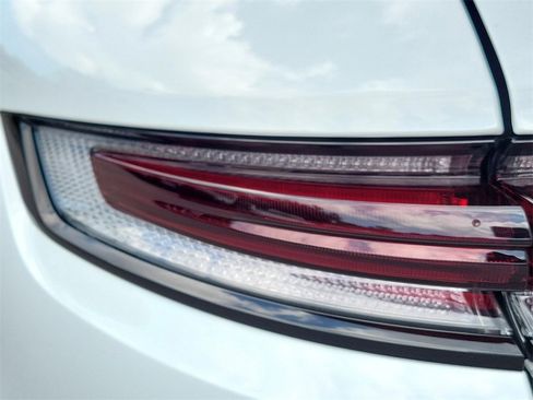 Used 2025 Porsche Cayenne E-Hybrid image 16