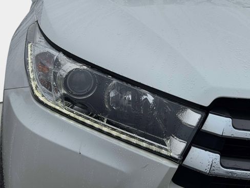 Used 2019 Toyota Highlander Limited w/ Protection Package #3 image 7