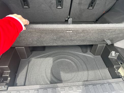 Used 2023 Chevrolet Equinox LT w/ Driver Convenience Package image 13