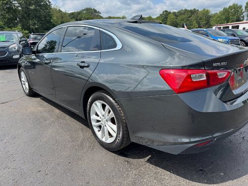 Used 2017 Chevrolet Malibu LT FWD image 10