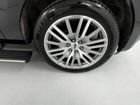 Used 2023 Ford Expedition Limited AWD/4WD image 9