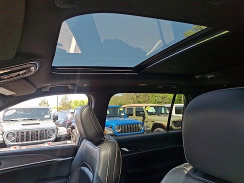 Used 2024 Jeep Grand Cherokee L Limited w/ Black Appearance Package AWD/4WD image 24