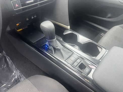 Used 2025 Toyota Camry LE image 36
