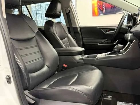 Used 2019 Toyota RAV4 XLE Premium w/ Cold Weather Package AWD/4WD image 9