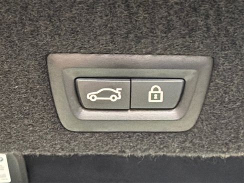 Used 2020 BMW 740i w/ M Sport Package image 21