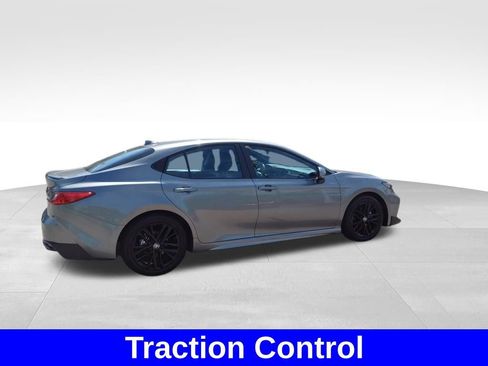 Used 2025 Toyota Camry SE FWD image 9