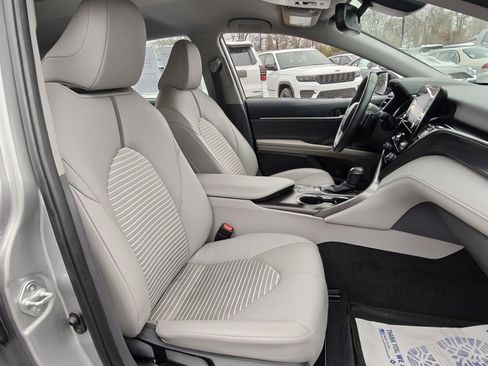Used 2023 Toyota Camry SE image 16