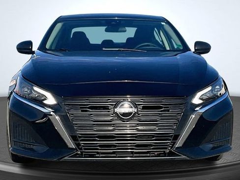 Used 2024 Nissan Altima 2.5 SV image 2