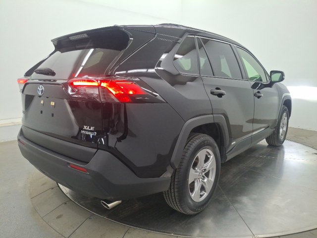 Used 2023 Toyota RAV4 XLE AWD/4WD image 7