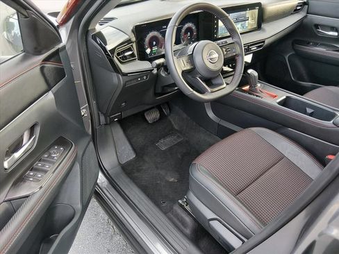 Certified 2025 Nissan Kicks SR FWD image 9
