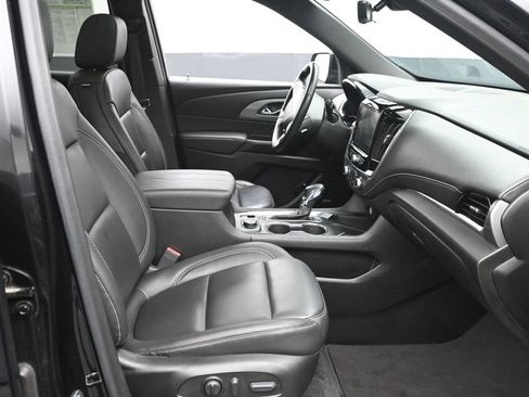 Used 2023 Chevrolet Traverse LT w/ LT Premium Package AWD/4WD image 9