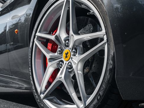 Used 2015 Ferrari California T image 14
