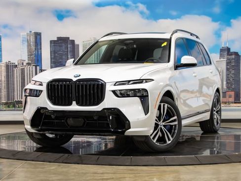 Used 2025 BMW X7 xDrive40i w/ M Sport Package AWD/4WD image 2