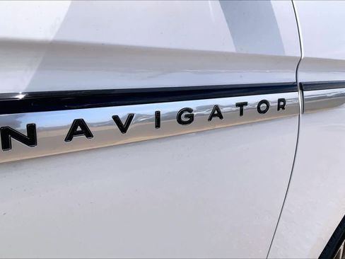 New 2026 Lincoln Navigator L Reserve AWD/4WD image 15
