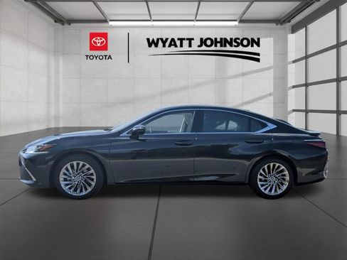 Used 2024 Lexus ES 300h Ultra Luxury w/ Accessory Package (Z2) FWD image 34