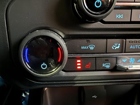 Used 2023 Ford Bronco Badlands image 28