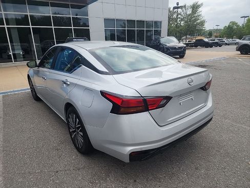 Used 2024 Nissan Altima 2.5 SV image 4