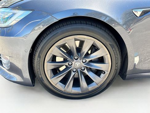 Used 2020 Tesla Model S Long Range Plus image 30